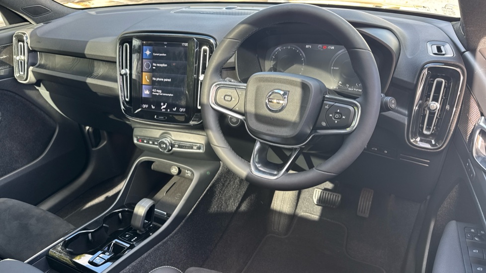 Volvo XC40 1.5 T5 Recharge PHEV Ultimate Dark 5dr Auto Estate - Image 4