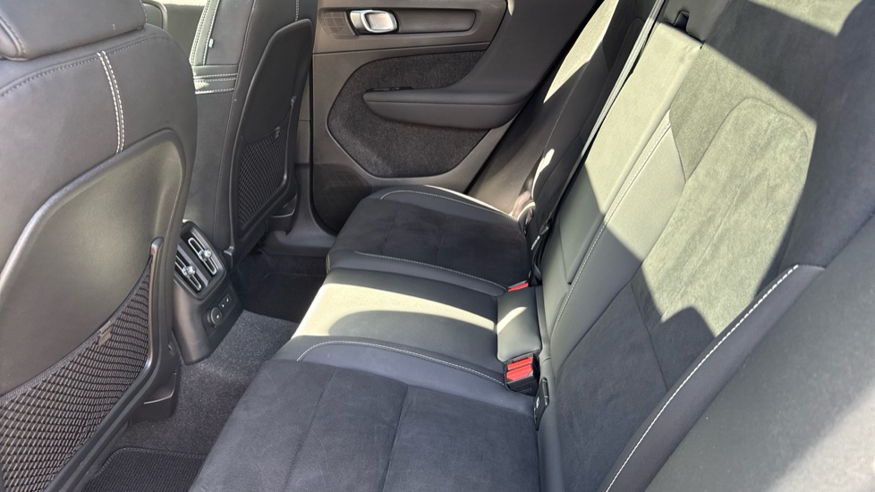 Volvo XC40 1.5 T5 Recharge PHEV Ultimate Dark 5dr Auto Estate - Image 6