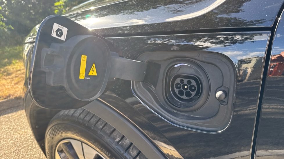 Volvo XC40 1.5 T5 Recharge PHEV Ultimate Dark 5dr Auto Estate - Image 16