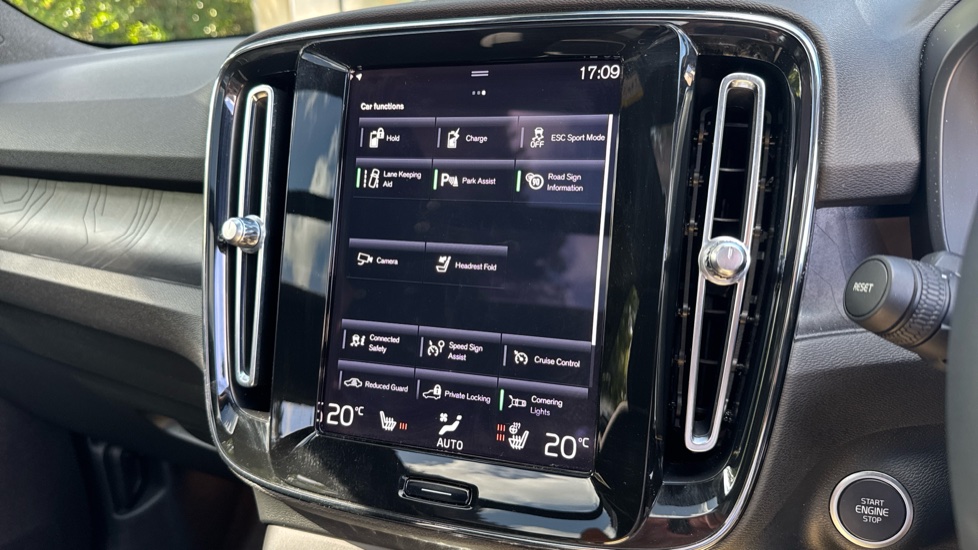 Volvo XC40 1.5 T5 Recharge PHEV Ultimate Dark 5dr Auto Estate - Image 17