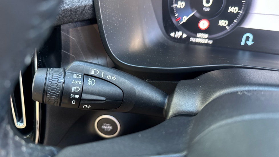 Volvo XC40 1.5 T5 Recharge PHEV Ultimate Dark 5dr Auto Estate - Image 20