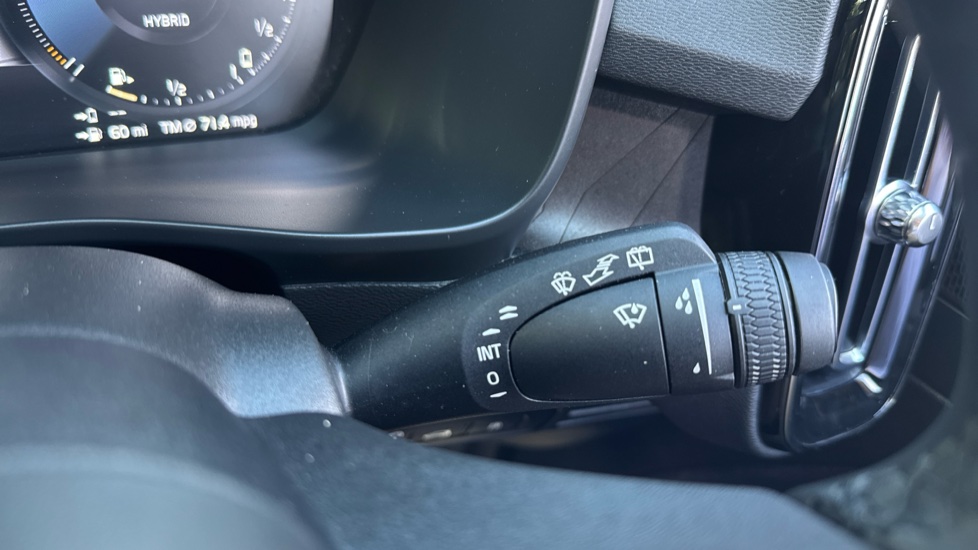 Volvo XC40 1.5 T5 Recharge PHEV Ultimate Dark 5dr Auto Estate - Image 23