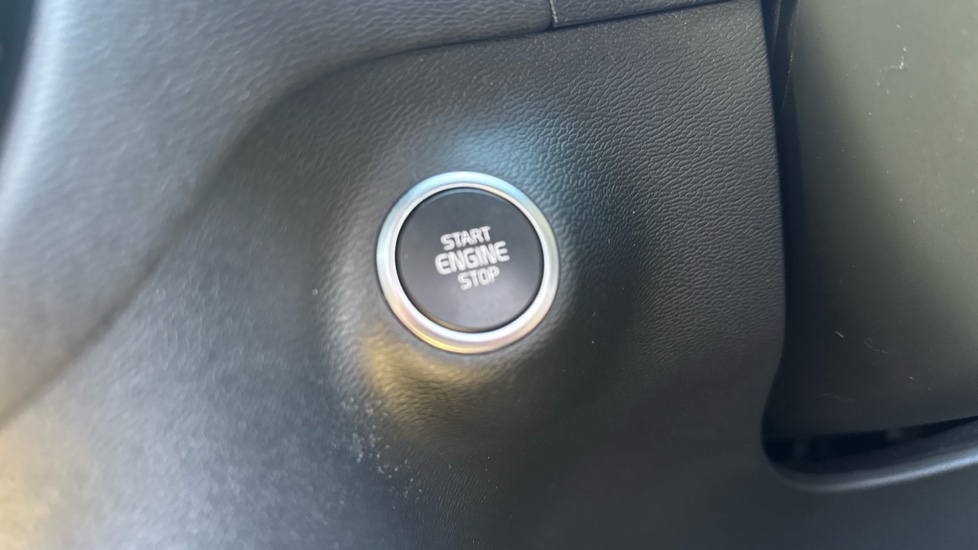Volvo XC40 1.5 T5 Recharge PHEV Ultimate Dark 5dr Auto Estate - Image 27