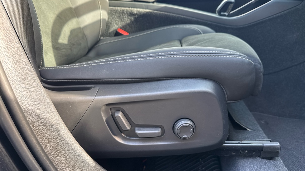 Volvo XC40 1.5 T5 Recharge PHEV Ultimate Dark 5dr Auto Estate - Image 30
