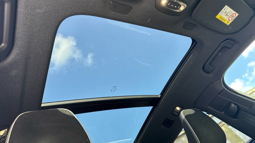 Volvo XC40 1.5 T5 Recharge PHEV Ultimate Dark 5dr Auto Estate - Image 31