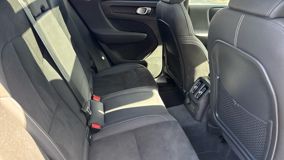 Volvo XC40 1.5 T5 Recharge PHEV Ultimate Dark 5dr Auto Estate - Image 33
