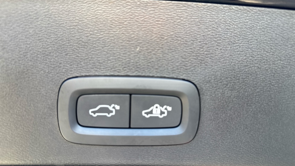 Volvo XC40 1.5 T5 Recharge PHEV Ultimate Dark 5dr Auto Estate - Image 35