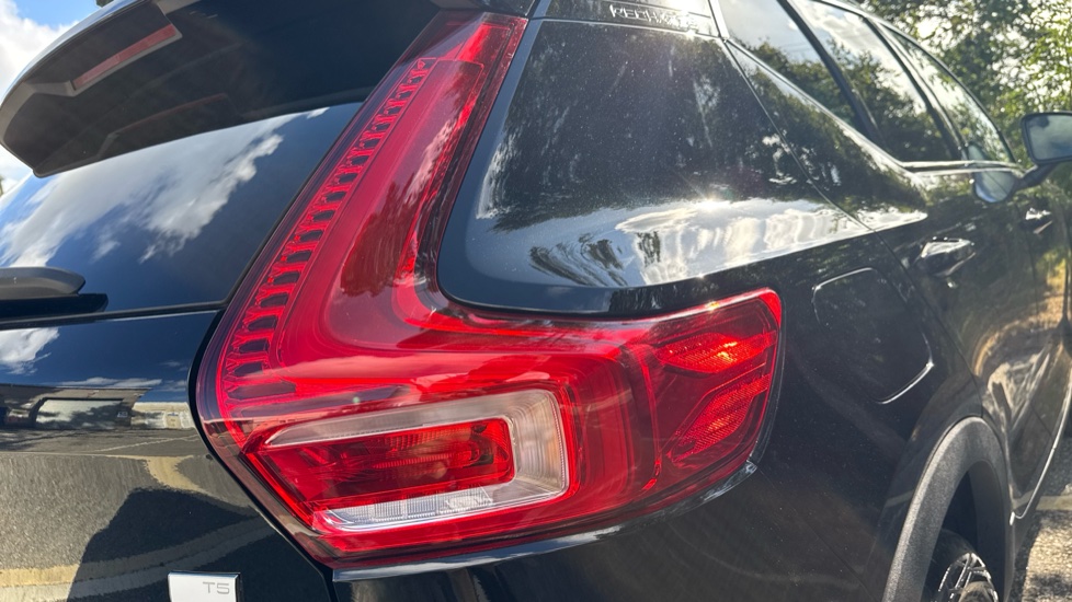 Volvo XC40 1.5 T5 Recharge PHEV Ultimate Dark 5dr Auto Estate - Image 42