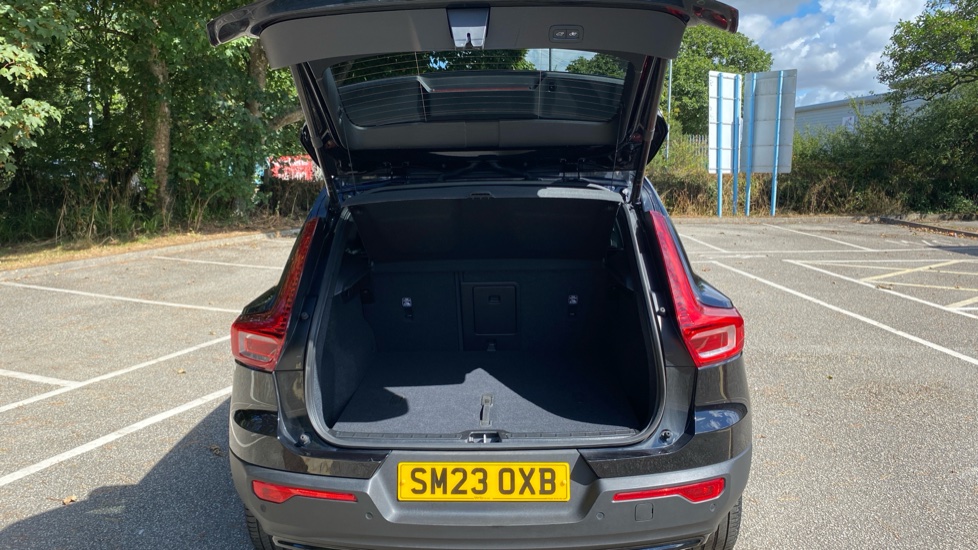Volvo XC40 2.0 B3P Plus Dark 5dr Auto Petrol Estate - Image 13