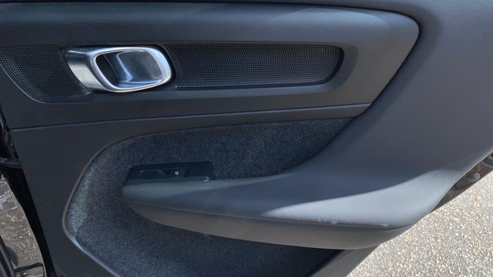 Volvo XC40 2.0 B3P Plus Dark 5dr Auto Petrol Estate - Image 36