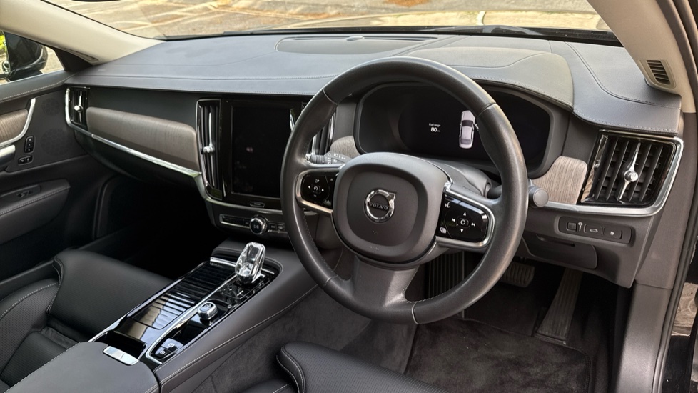 Volvo S90 2.0 T8 Recharge PHEV Inscription 4dr AWD Auto Saloon - Image 4