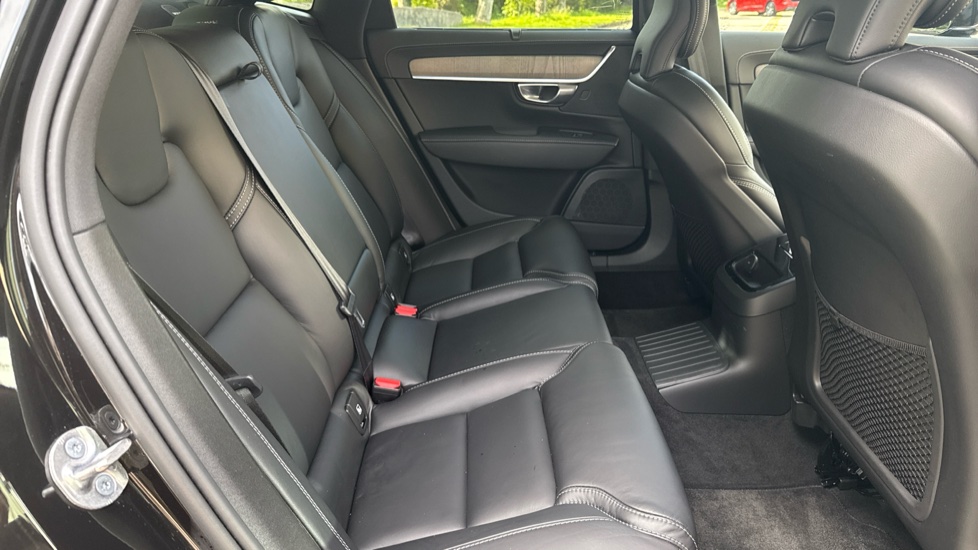Volvo S90 2.0 T8 Recharge PHEV Inscription 4dr AWD Auto Saloon - Image 6