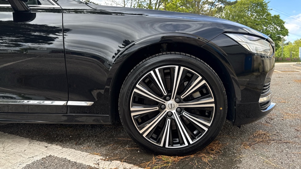 Volvo S90 2.0 T8 Recharge PHEV Inscription 4dr AWD Auto Saloon - Image 9