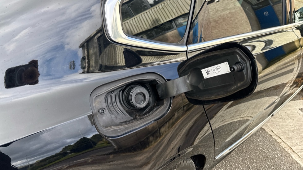 Volvo S90 2.0 T8 Recharge PHEV Inscription 4dr AWD Auto Saloon - Image 16