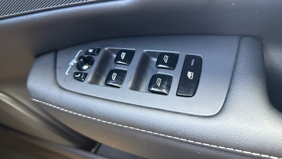 Volvo S90 2.0 T8 Recharge PHEV Inscription 4dr AWD Auto Saloon - Image 23