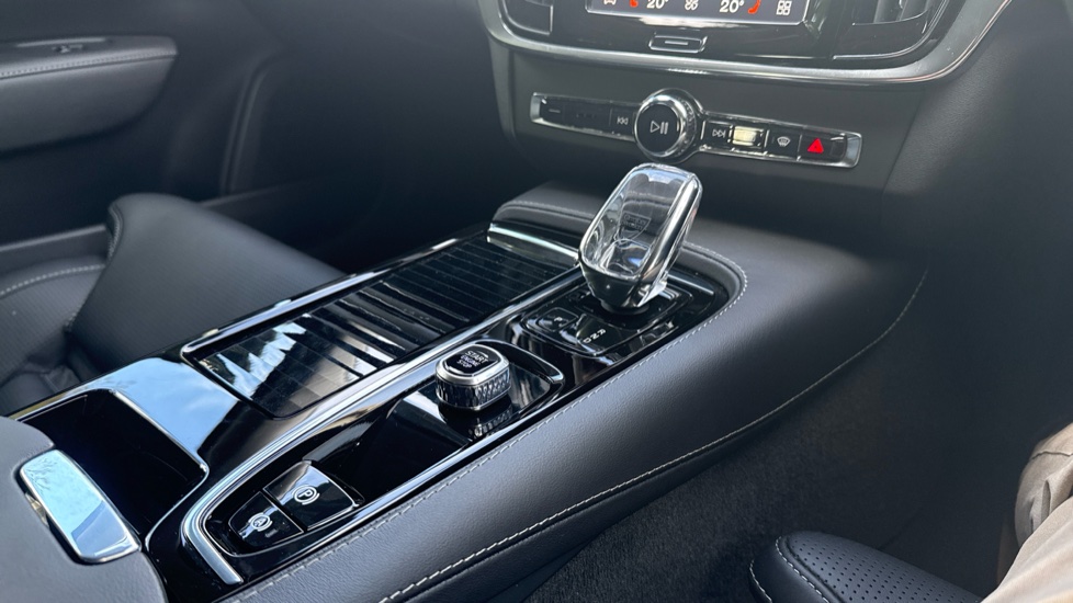 Volvo S90 2.0 T8 Recharge PHEV Inscription 4dr AWD Auto Saloon - Image 25