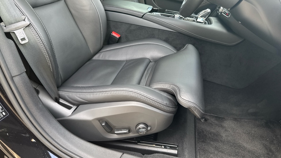 Volvo S90 2.0 T8 Recharge PHEV Inscription 4dr AWD Auto Saloon - Image 29