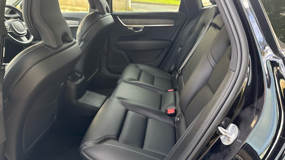 Volvo S90 2.0 T8 Recharge PHEV Inscription 4dr AWD Auto Saloon - Image 32