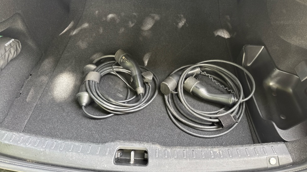 Volvo S90 2.0 T8 Recharge PHEV Inscription 4dr AWD Auto Saloon - Image 36