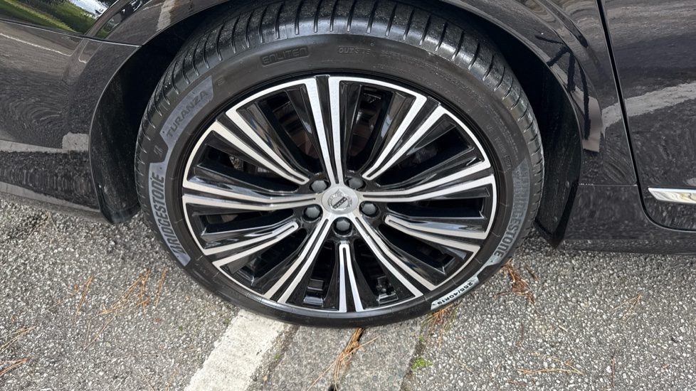 Volvo S90 2.0 T8 Recharge PHEV Inscription 4dr AWD Auto Saloon - Image 40
