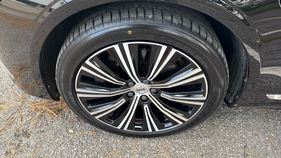 Volvo S90 2.0 T8 Recharge PHEV Inscription 4dr AWD Auto Saloon - Image 42