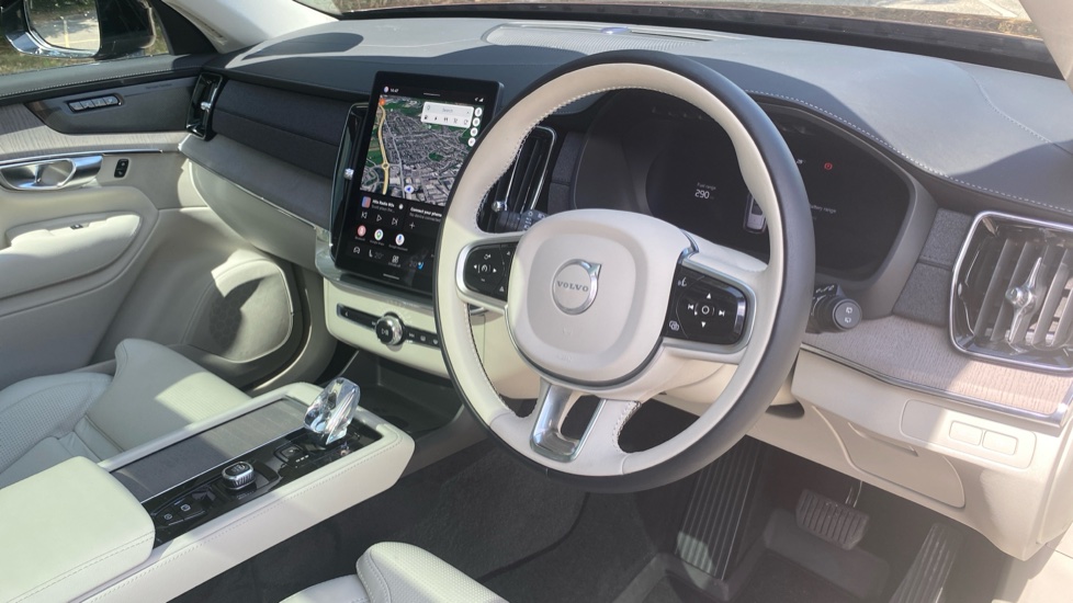 Volvo XC90 2.0 T8 PHEV Plus Dark 5dr AWD Geartronic Estate - Image 4