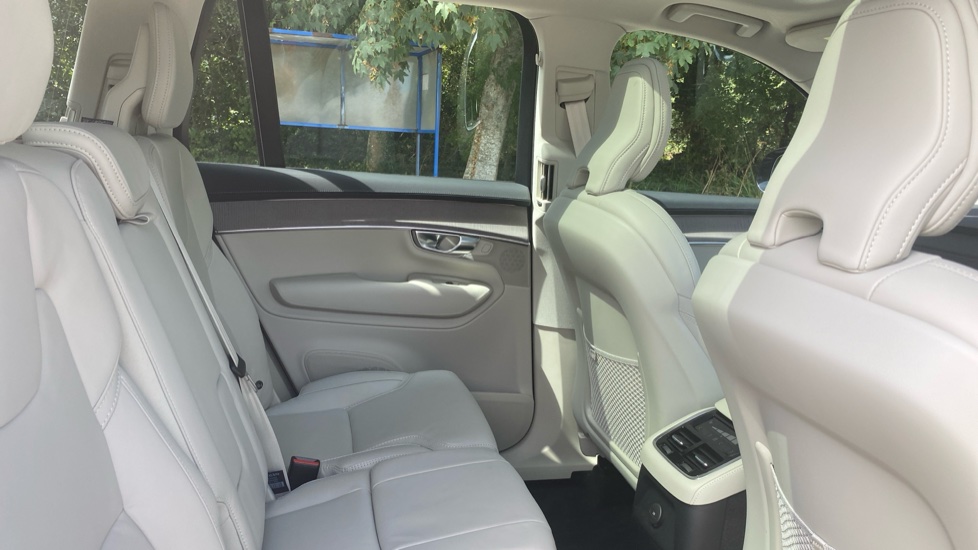 Volvo XC90 2.0 T8 PHEV Plus Dark 5dr AWD Geartronic Estate - Image 6