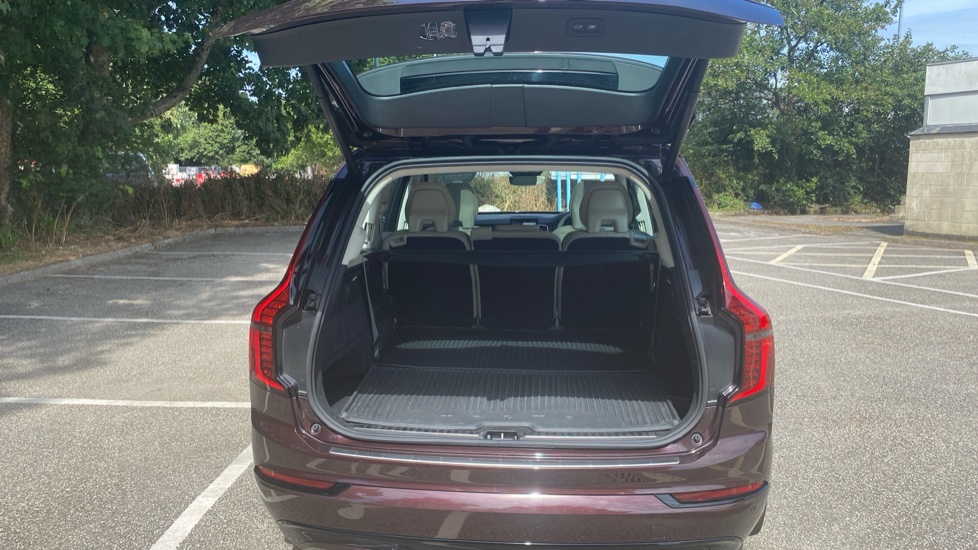 Volvo XC90 2.0 T8 PHEV Plus Dark 5dr AWD Geartronic Estate - Image 13