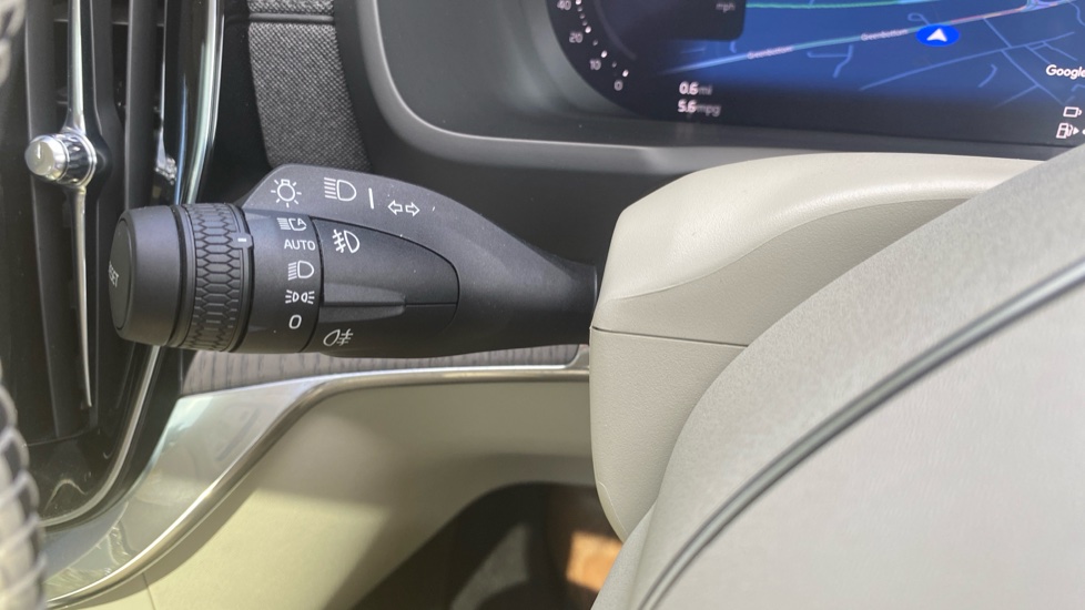 Volvo XC90 2.0 T8 PHEV Plus Dark 5dr AWD Geartronic Estate - Image 20