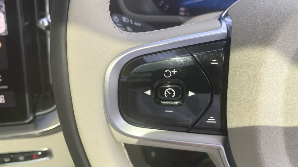 Volvo XC90 2.0 T8 PHEV Plus Dark 5dr AWD Geartronic Estate - Image 21