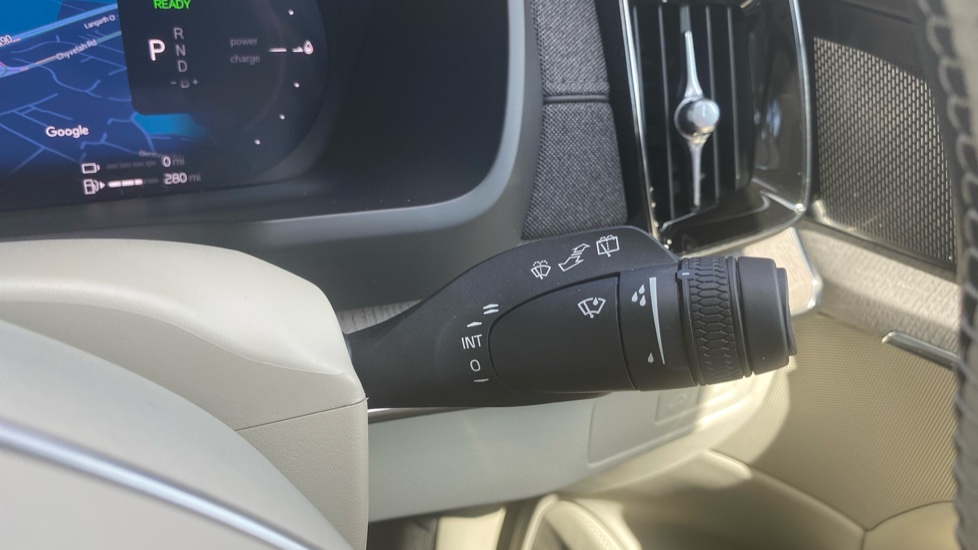 Volvo XC90 2.0 T8 PHEV Plus Dark 5dr AWD Geartronic Estate - Image 23