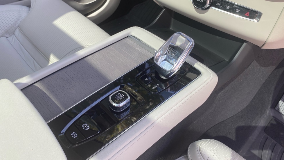 Volvo XC90 2.0 T8 PHEV Plus Dark 5dr AWD Geartronic Estate - Image 26