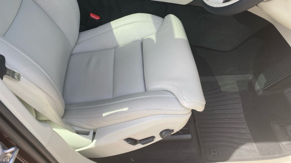 Volvo XC90 2.0 T8 PHEV Plus Dark 5dr AWD Geartronic Estate - Image 30