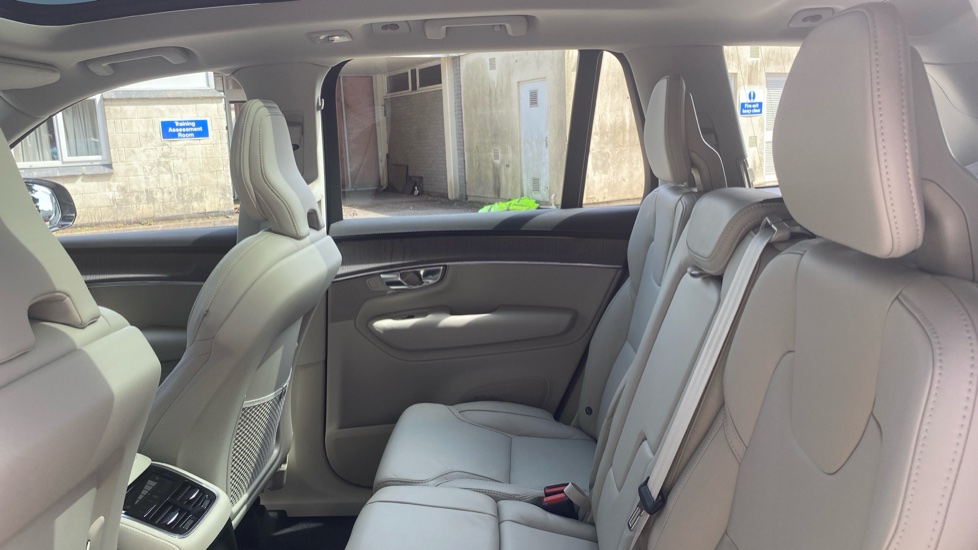 Volvo XC90 2.0 T8 PHEV Plus Dark 5dr AWD Geartronic Estate - Image 33