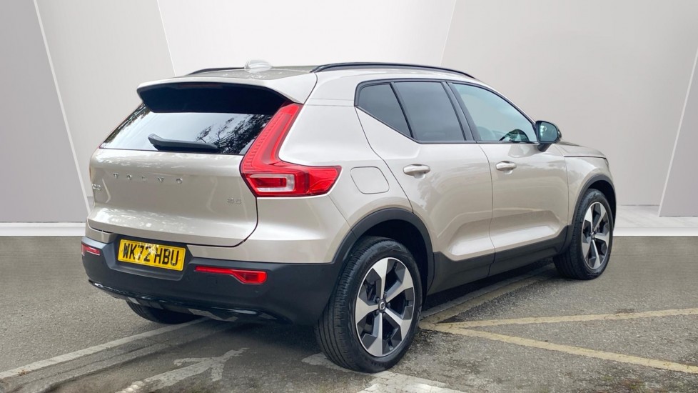 Volvo XC40 2.0 B4P Ultimate Dark 5dr Auto Petrol Estate - Image 2