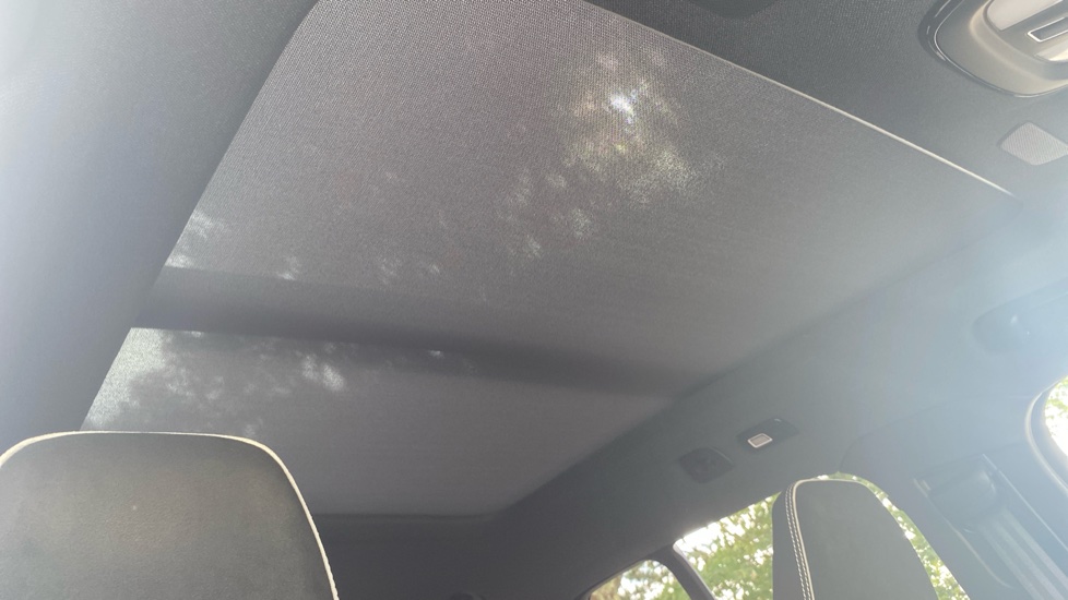 Volvo XC40 2.0 B4P Ultimate Dark 5dr Auto Petrol Estate - Image 37