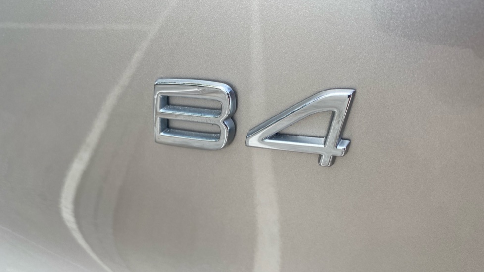 Volvo XC40 2.0 B4P Ultimate Dark 5dr Auto Petrol Estate - Image 42