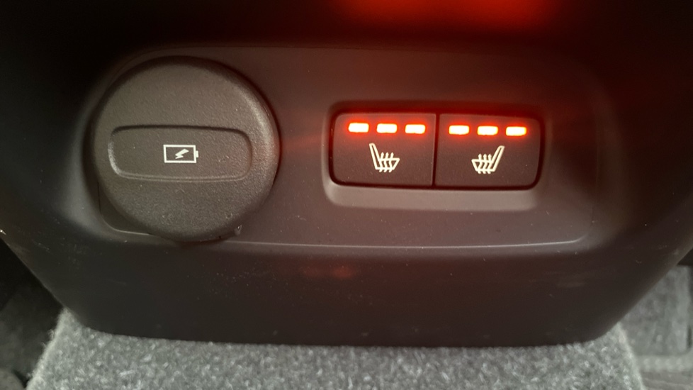 Volvo XC40 2.0 B4P Ultimate Dark 5dr Auto Petrol Estate - Image 45