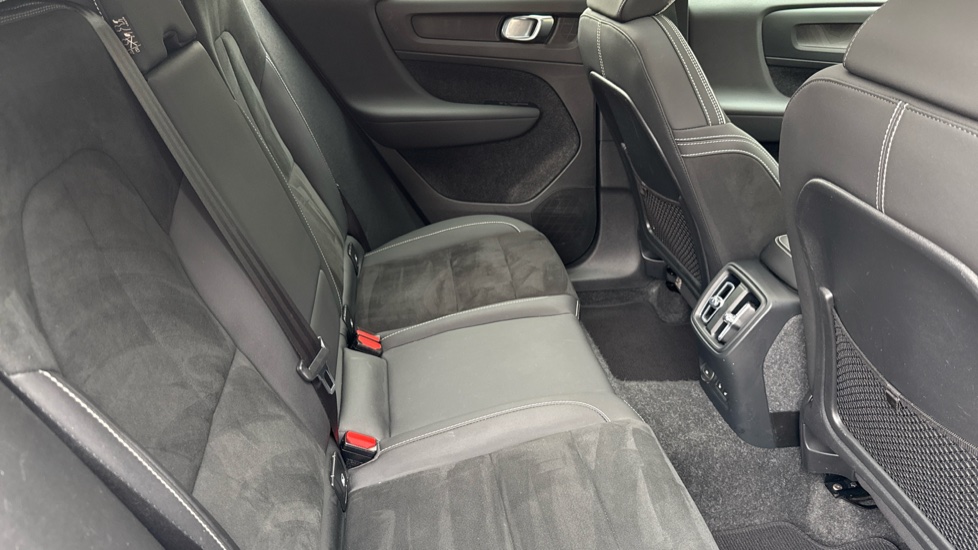 Volvo C40 300kW Recharge Twin Ultimate 78kWh 5dr AWD Auto Electric Estate - Image 6