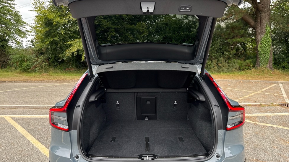 Volvo C40 300kW Recharge Twin Ultimate 78kWh 5dr AWD Auto Electric Estate - Image 13