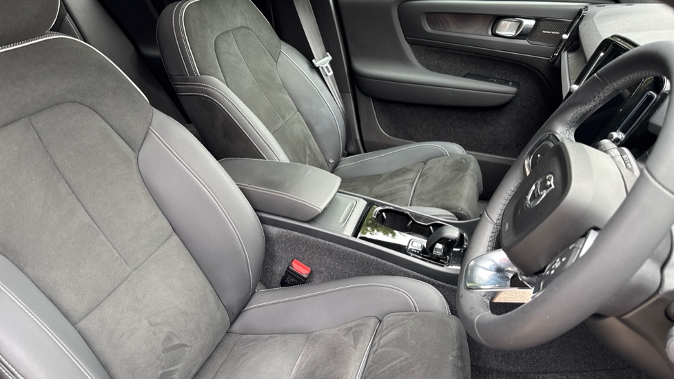 Volvo C40 300kW Recharge Twin Ultimate 78kWh 5dr AWD Auto Electric Estate - Image 34