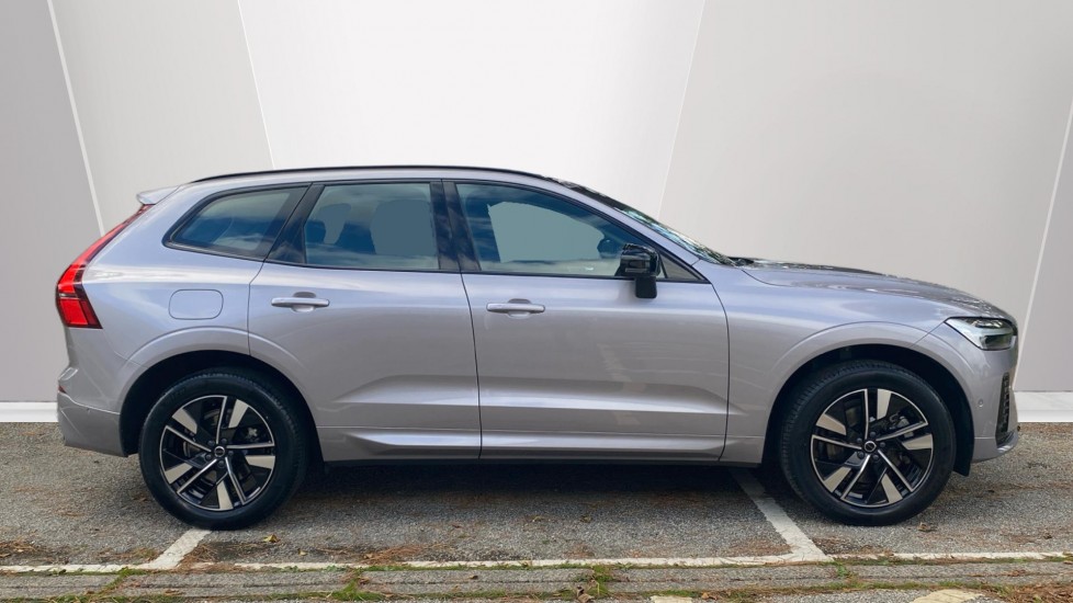 Volvo XC60 2.0 B5P Plus Dark 5dr AWD Geartronic Petrol Estate - Image 3