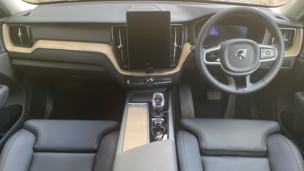 Volvo XC60 2.0 B5P Plus Dark 5dr AWD Geartronic Petrol Estate - Image 5