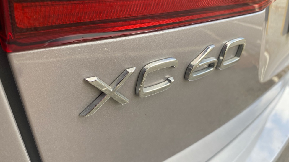 Volvo XC60 2.0 B5P Plus Dark 5dr AWD Geartronic Petrol Estate - Image 45