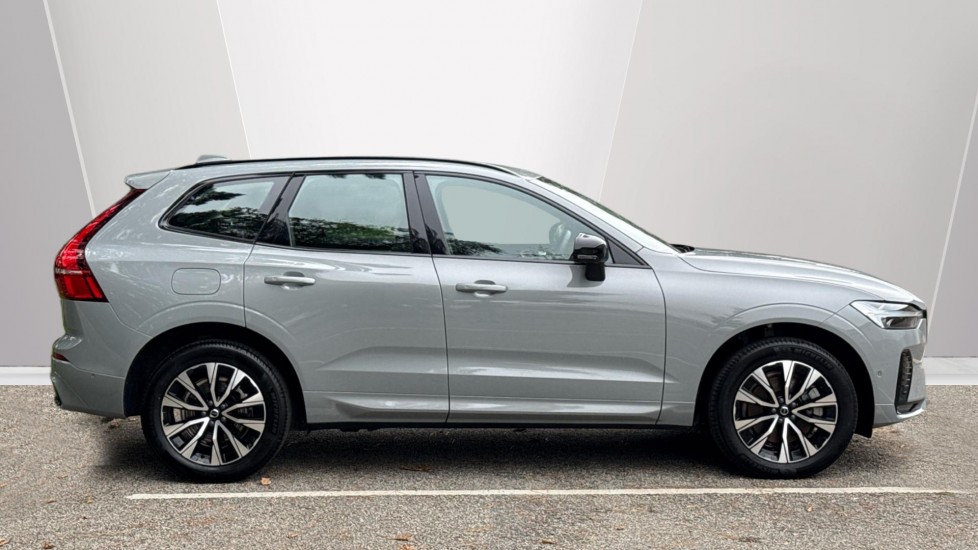 Volvo XC60 2.0 B5P Plus Dark 5dr AWD Geartronic Petrol Estate - Image 3
