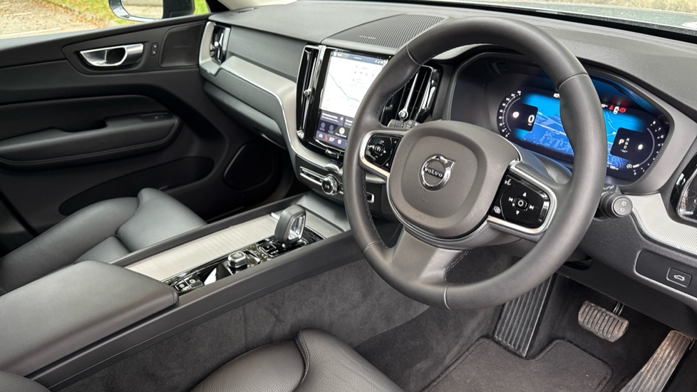 Volvo XC60 2.0 B5P Plus Dark 5dr AWD Geartronic Petrol Estate - Image 4
