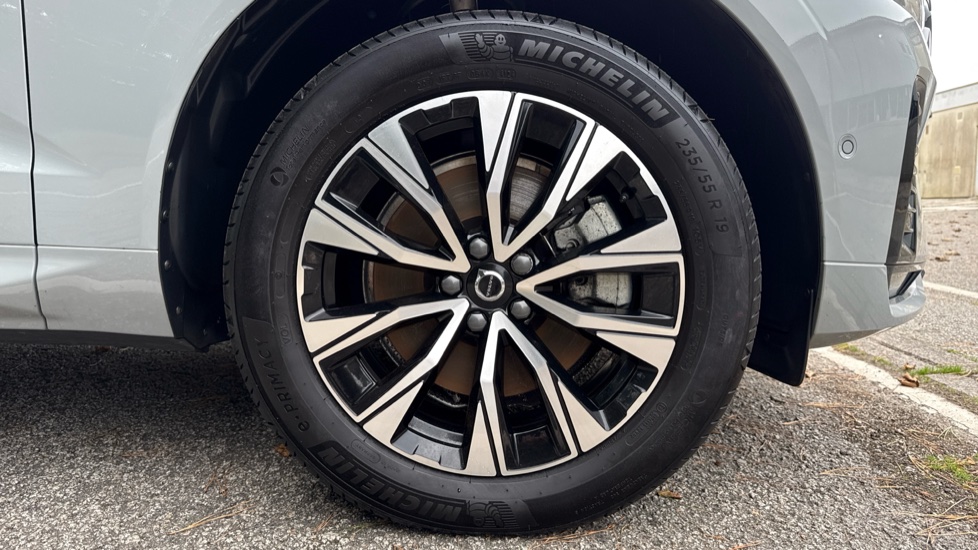 Volvo XC60 2.0 B5P Plus Dark 5dr AWD Geartronic Petrol Estate - Image 9