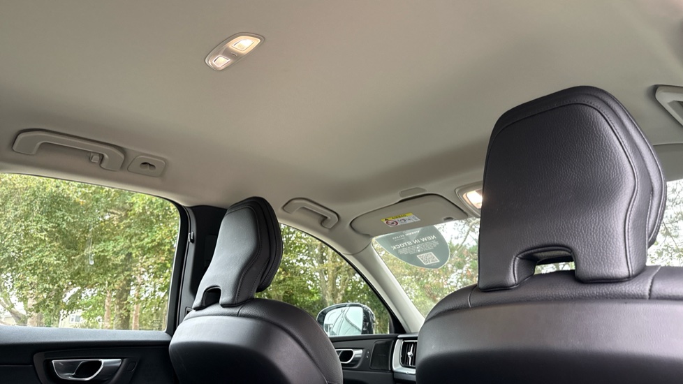 Volvo XC60 2.0 B5P Plus Dark 5dr AWD Geartronic Petrol Estate - Image 31