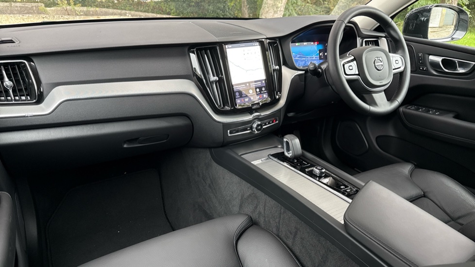 Volvo XC60 2.0 B5P Plus Dark 5dr AWD Geartronic Petrol Estate - Image 38