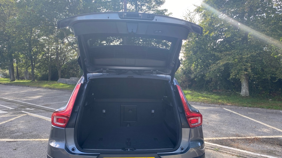 Volvo XC40 2.0 T5 First Edition 5dr AWD Geartronic Petrol Estate - Image 13